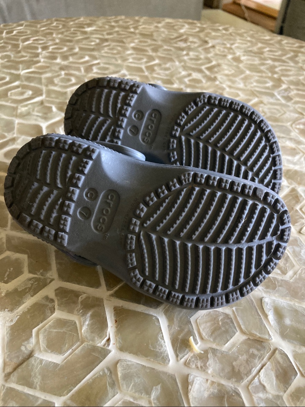LIKE NEW! CROCS Kids Classic Clog in ‘slate grey’ - Picture 9 of 12